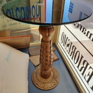 Mesita auxiliar cristal y pie madera tallado antiguo